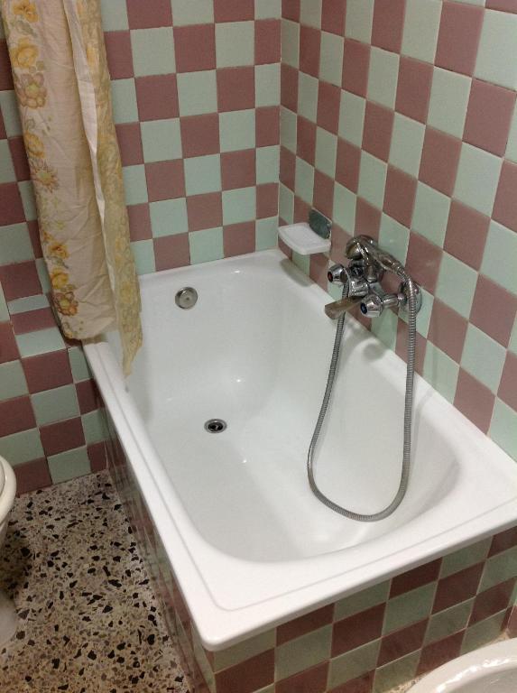 Hostel Alhambra Girona Kültér fotó